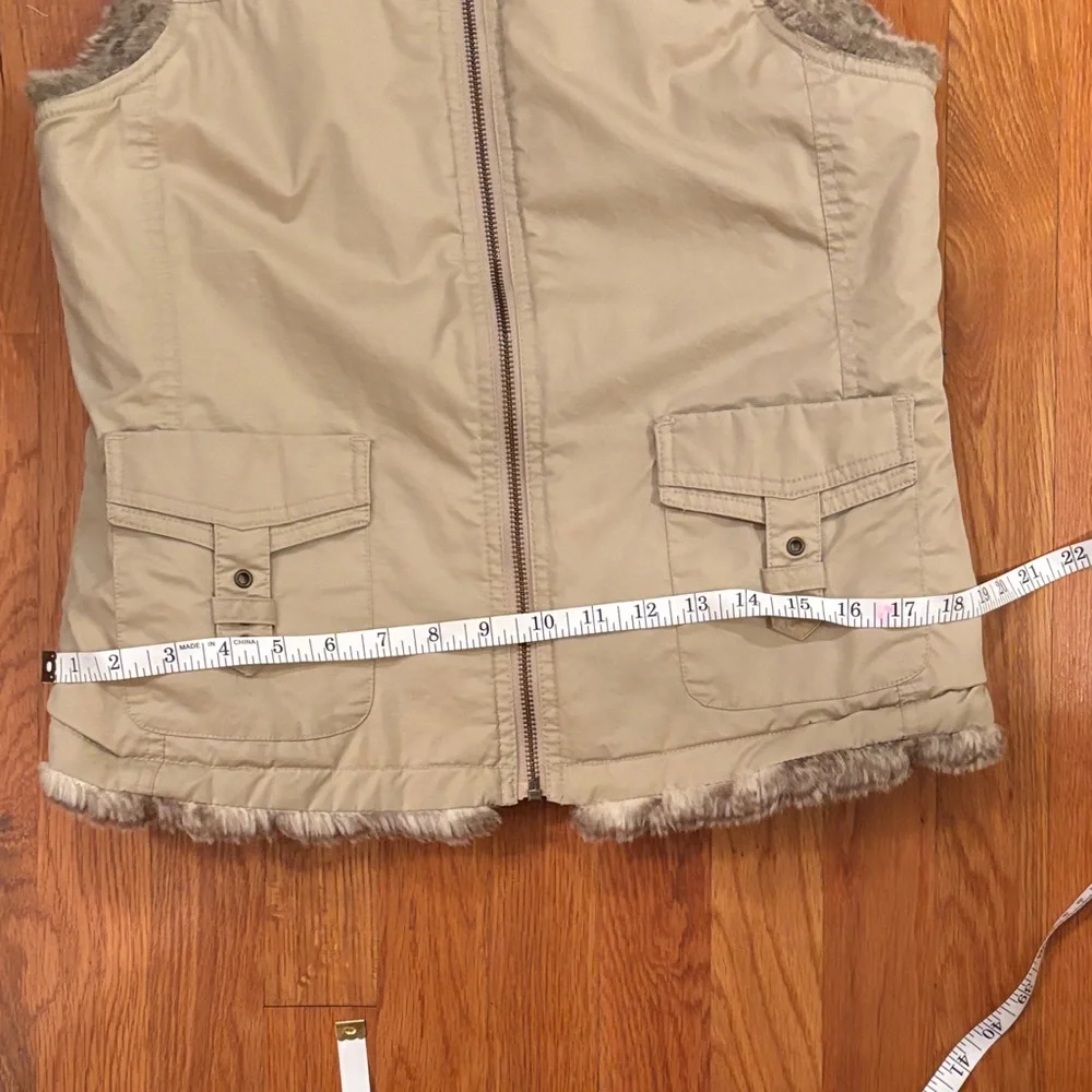 Old Navy Tan Reversible Faux Fur Vest - Picture 8 of 9